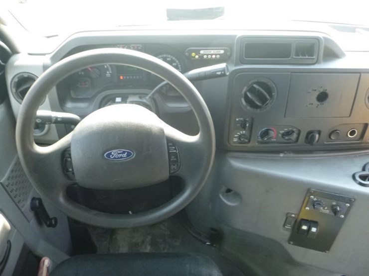 2017-ford-e450-image-11