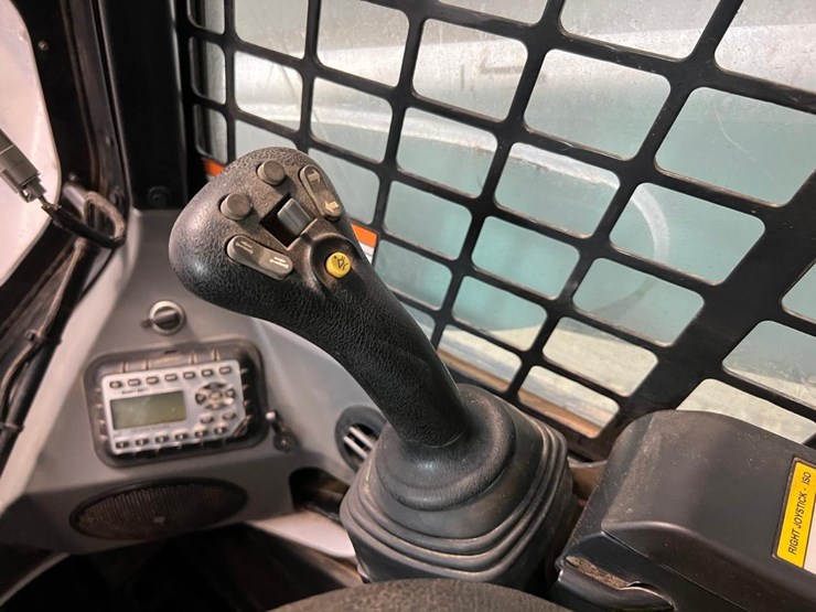 2022-bobcat-t870-image-30
