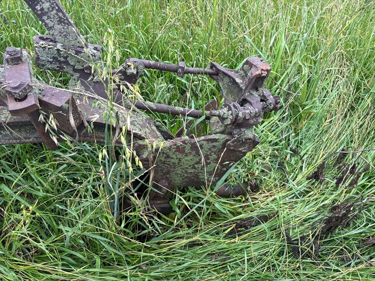 5-bottom-14”-pull-type-plow-image-17