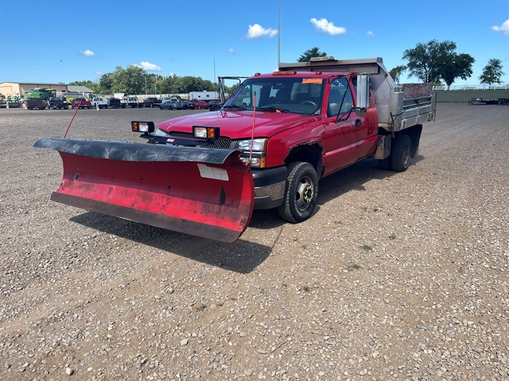 2004-chevrolet-silverado-image-1