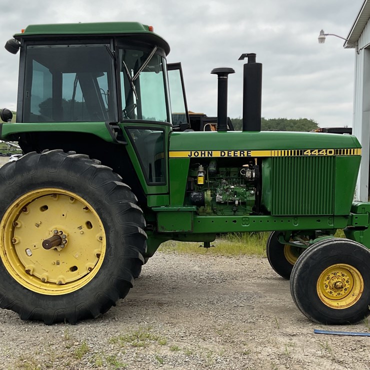 JOHN DEERE 4440