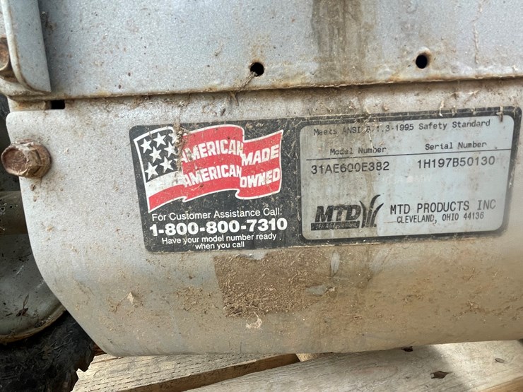 #9633-•-yard-machines-snowblower-image-6
