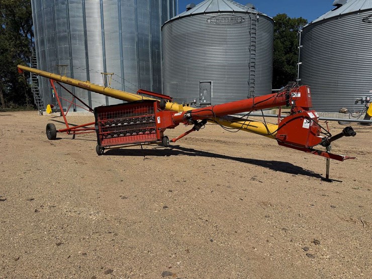 westfield-mk-100-61-auger-with-dual-auger-swing-hopper,-hydraulic-lift,-electric-hopper-walker-with-image-1
