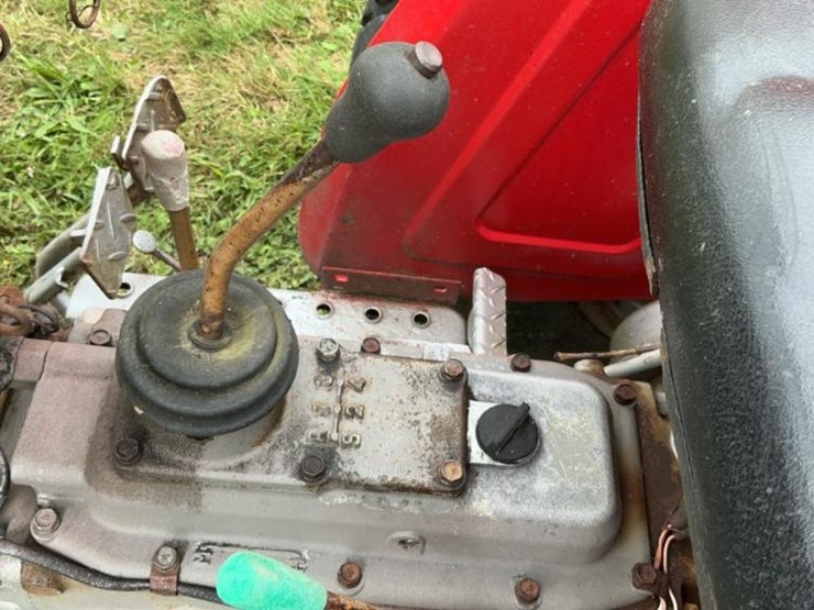 #124-•-massey-ferguson-mf210-tractor-image-43