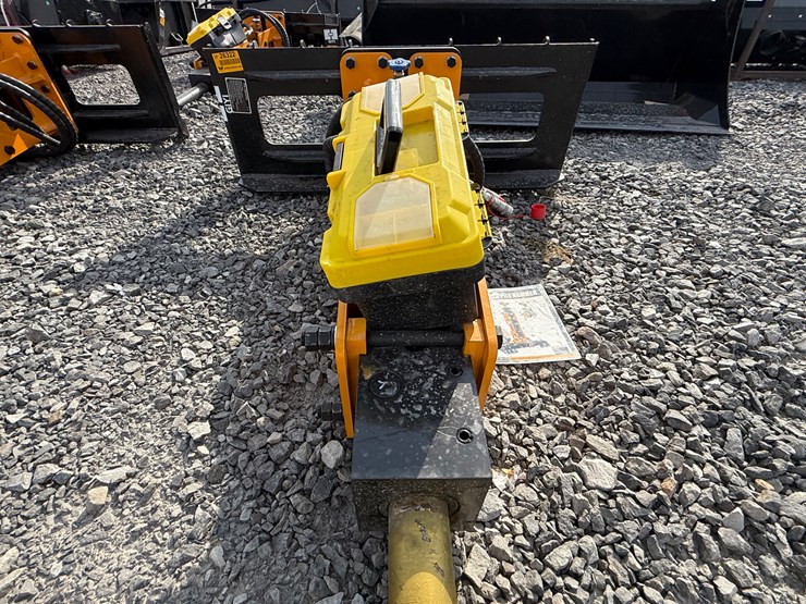 #2000-•-#26322-•-unused-giyi-skid-steer-post-driver-dzc6802507153-image-6