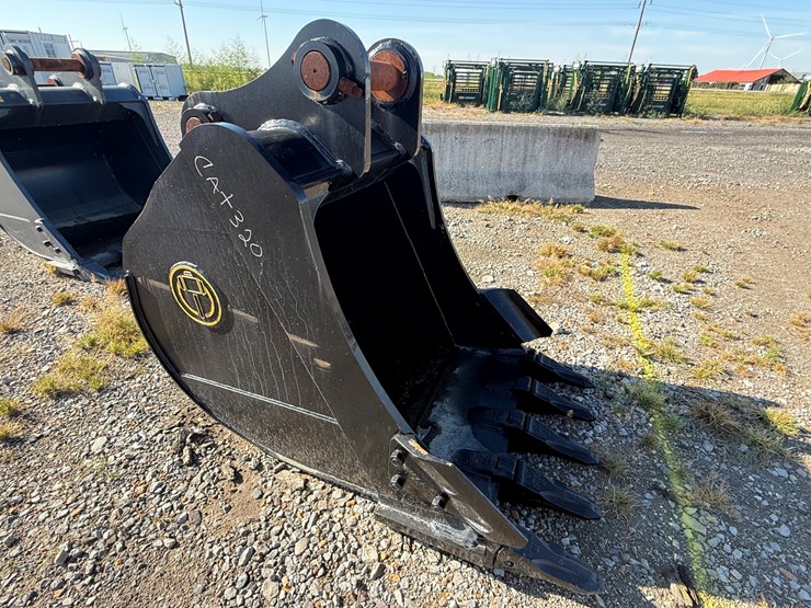 caterpillar-320-image-3