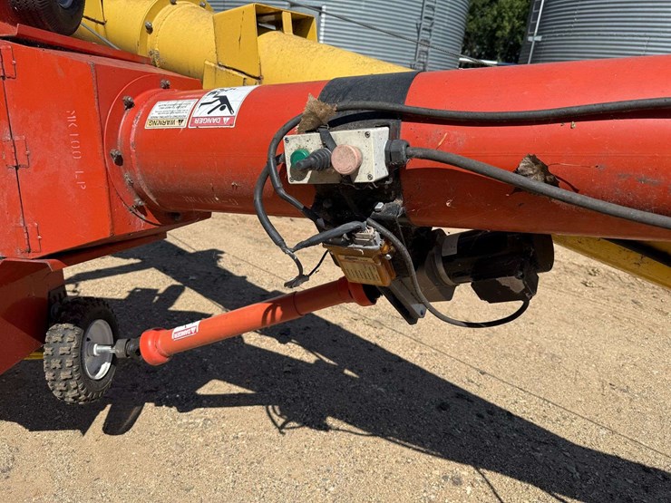 westfield-mk-100-61-auger-with-dual-auger-swing-hopper,-hydraulic-lift,-electric-hopper-walker-with-image-21