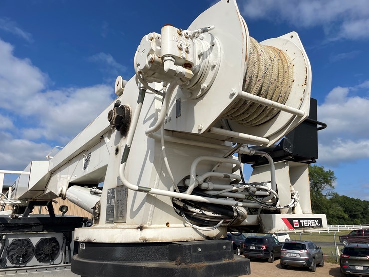 #2116-•-2014-international-7600-crane/digger-truck-(has-mn-title)-image-28