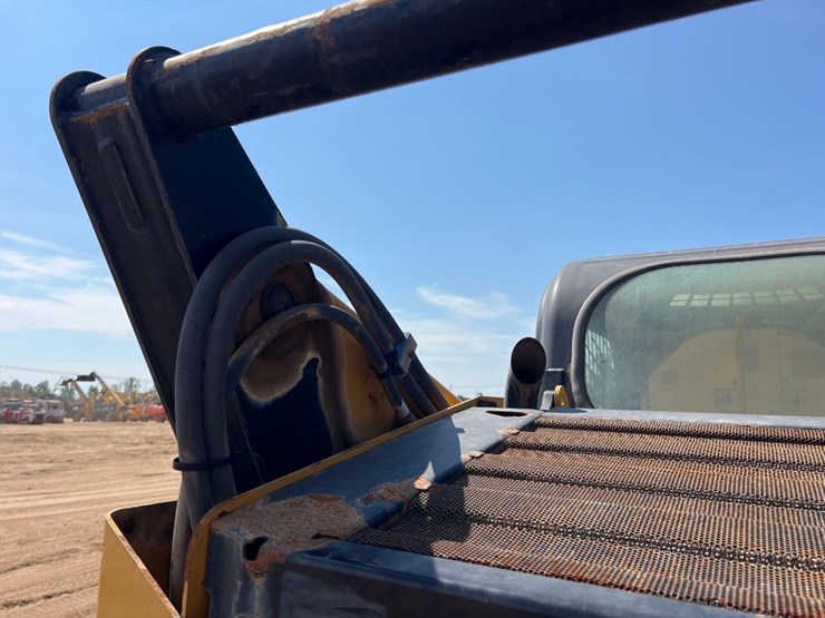 2015-caterpillar-262d-image-17