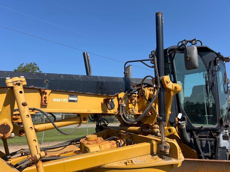 2017-caterpillar-12m3-image-30