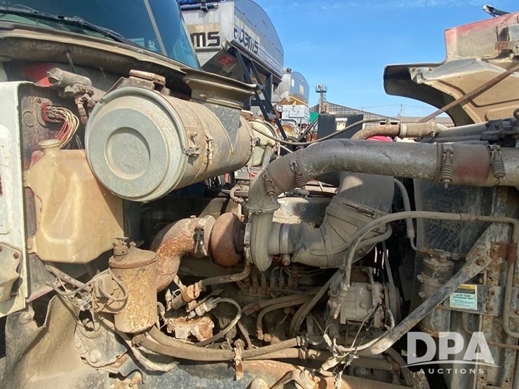 1996-mack-ch613-image-10