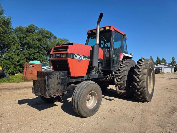 1984-case-ih-2394-image-1