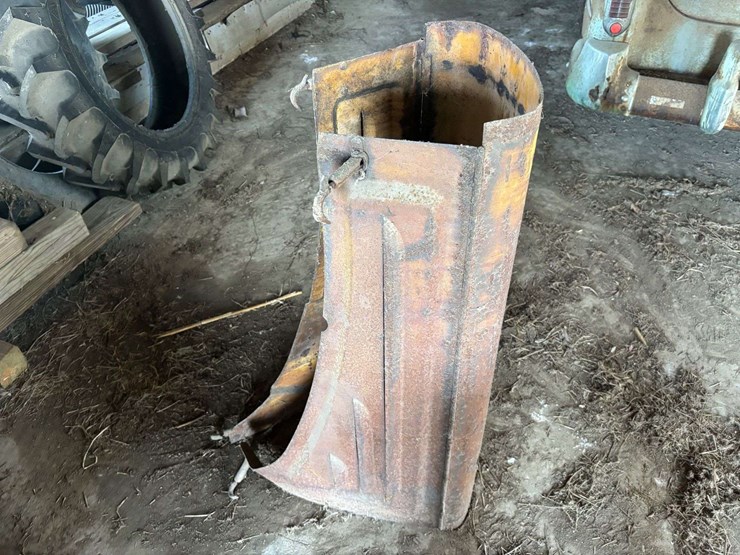 minneapolis-moline-sheet-metal-and-fuel-tank-image-5