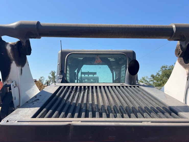 2022-bobcat-t64-image-13