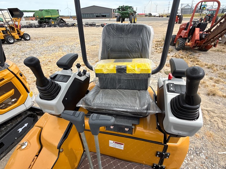 #220-•-#26493-•-unused-cfg-qk18r-mini-excavator-image-30