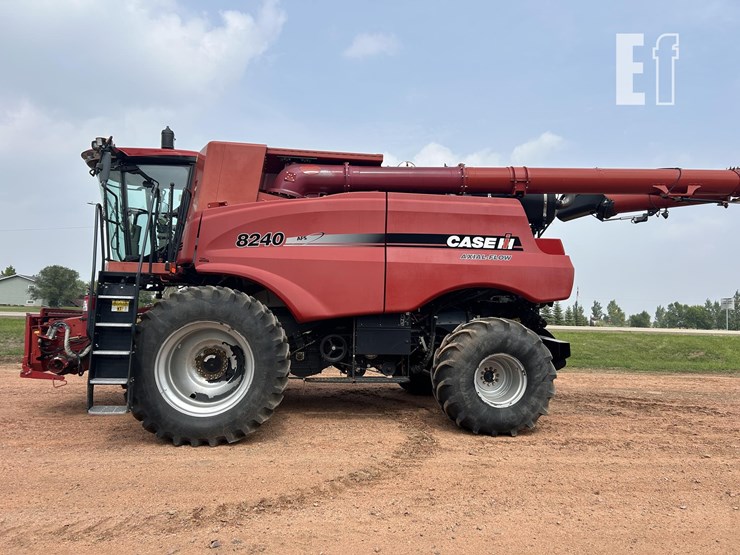 2015-case-ih-8240-image-15