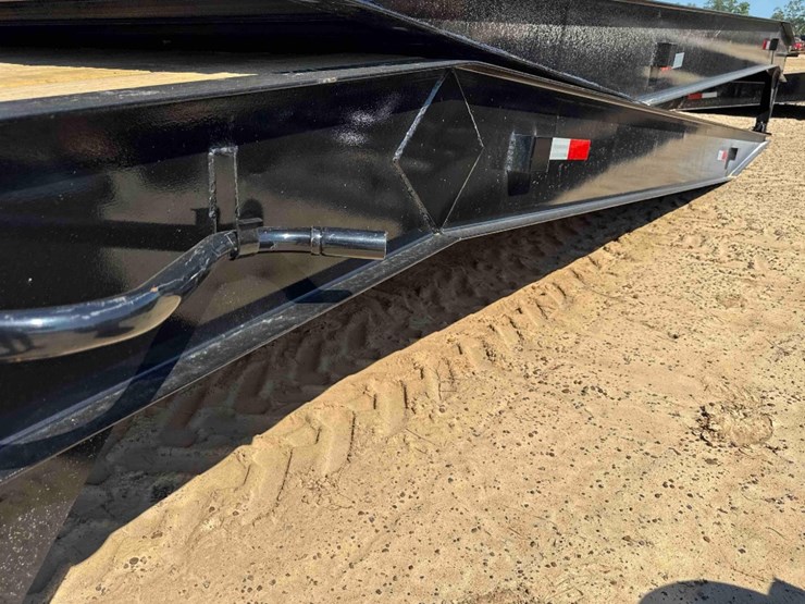 unused-x-star-20'-x-101"-loading-ramp-image-4
