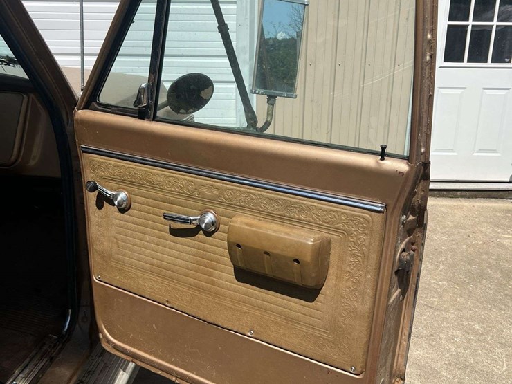 1969-chevy-c20-custom-camper-image-109