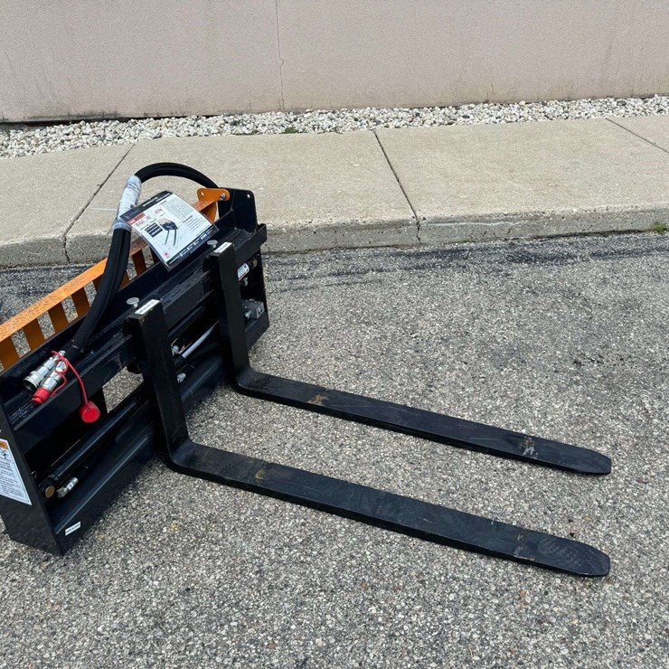 Wolverine Skid Steer Pallet Forks, 48 in, 4000 lbs, Model PFA-11-3300G