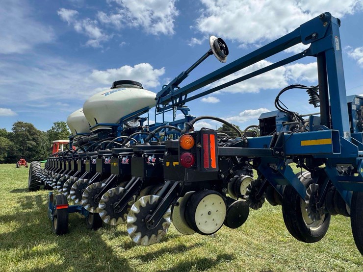 2014-kinze-3600-image-39