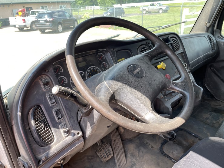 #2008-•-2008-freightliner-business-class-mr-box-truck-(has-mn-title)-image-35