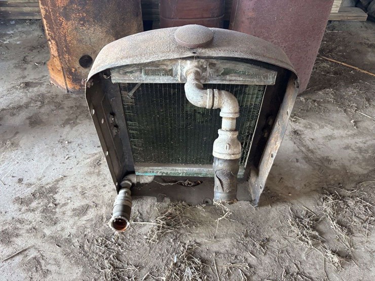 minneapolis-moline-sheet-metal-and-fuel-tank-image-3
