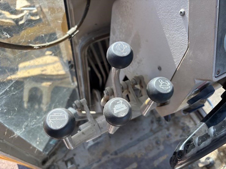 1991-deere-670b-image-35