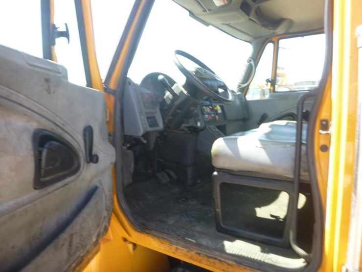 2006-international-durastar-4300-image-16
