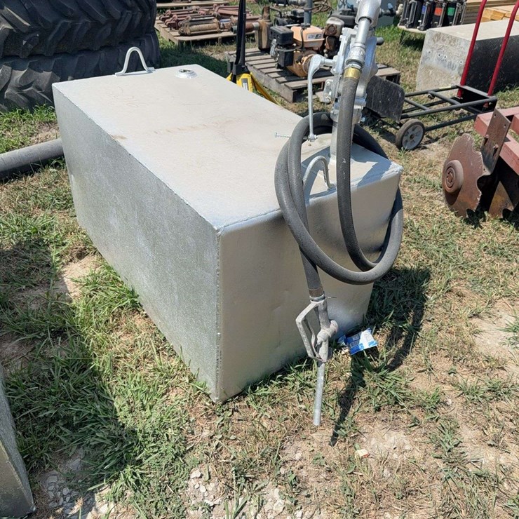 101-gallon fuel tank with pump