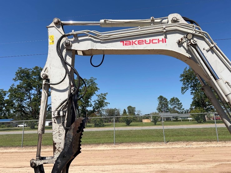 2017-takeuchi-tb290-image-22