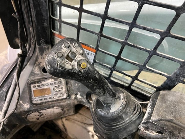2022-bobcat-t870-image-29