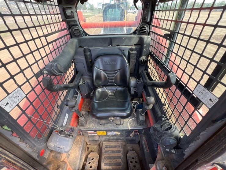 2022-kubota-ssv75-image-22