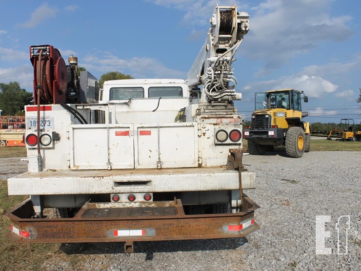 2001-freightliner-fl60-image-3