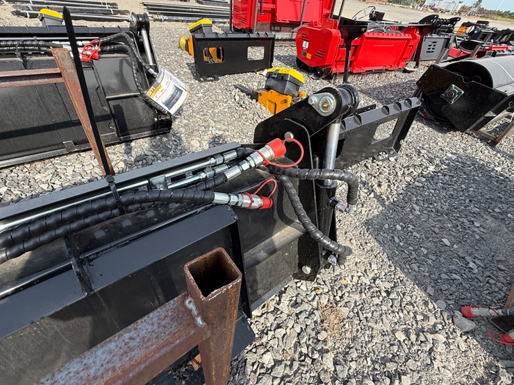 #2000-•-#26264-•-unused-giyi-72"-skid-steer-bucket-fkhd722507244-image-11
