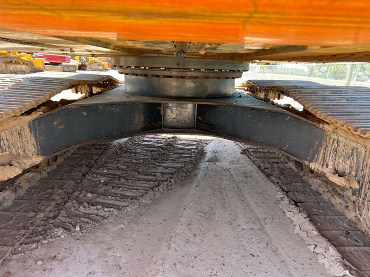 hitachi-zaxis-250lc-6n-excavator-image-23