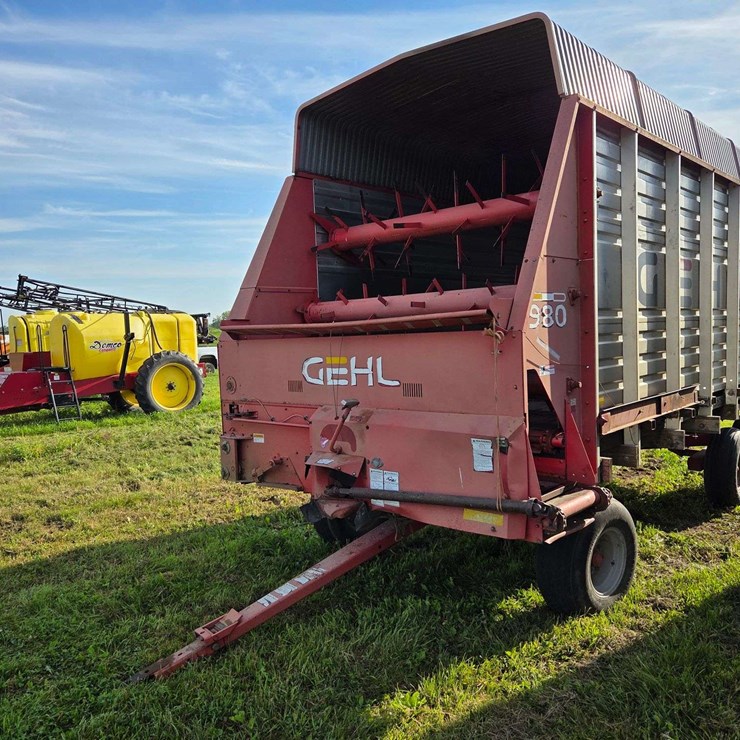 Gehl Silage Wagon on Tandem Running Gear, 12.5 x 15” and 11L x 15” Tires, 16’ Long, 540 PTO