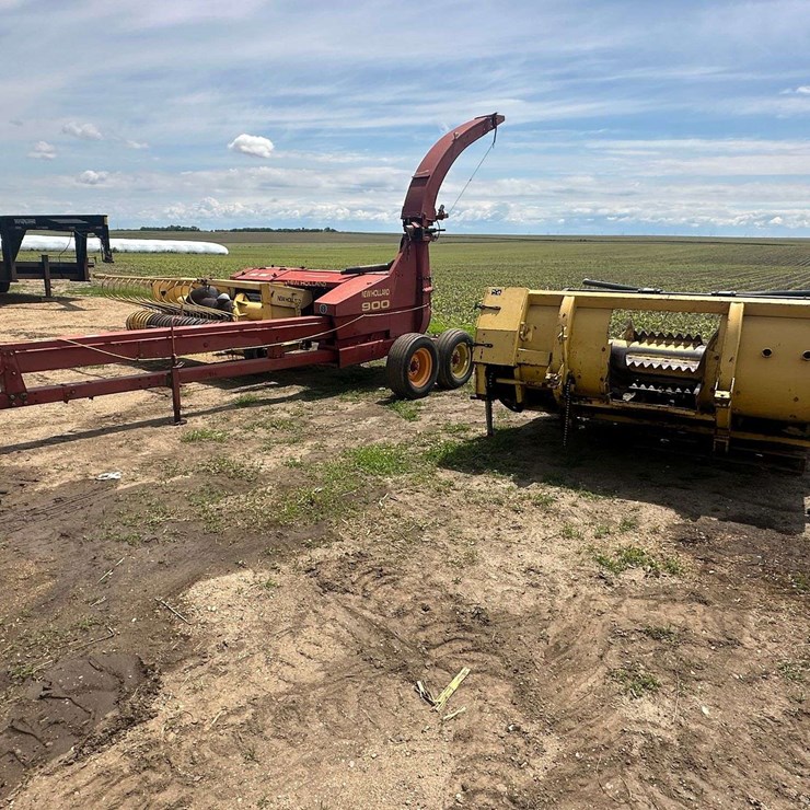 NEW HOLLAND 900