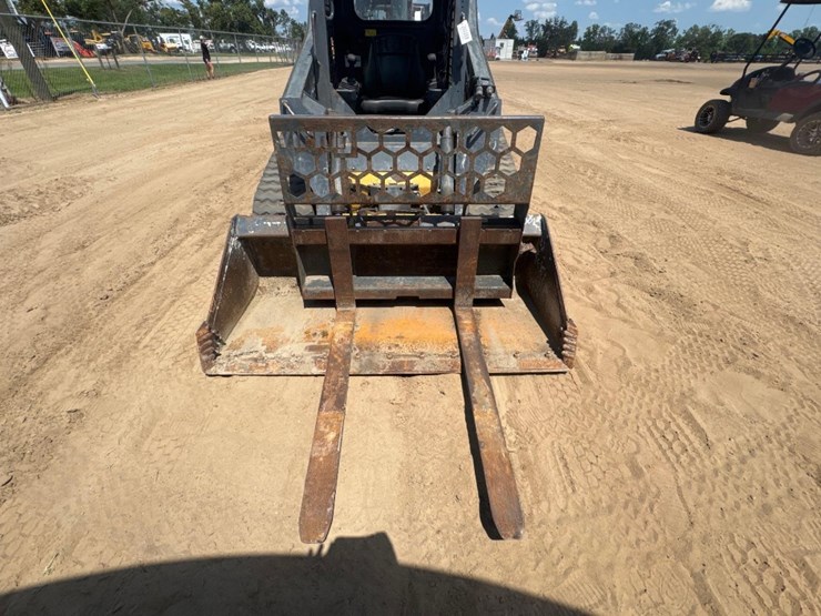 2018-deere-317g-image-24