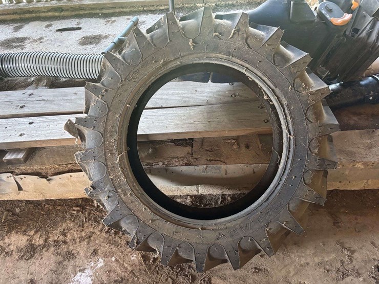 (2)-galaxy-9.5-24-tires-image-8