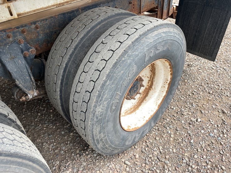 #2100-•-2006-freightliner-grain-truck-(has-mn-title)-image-11
