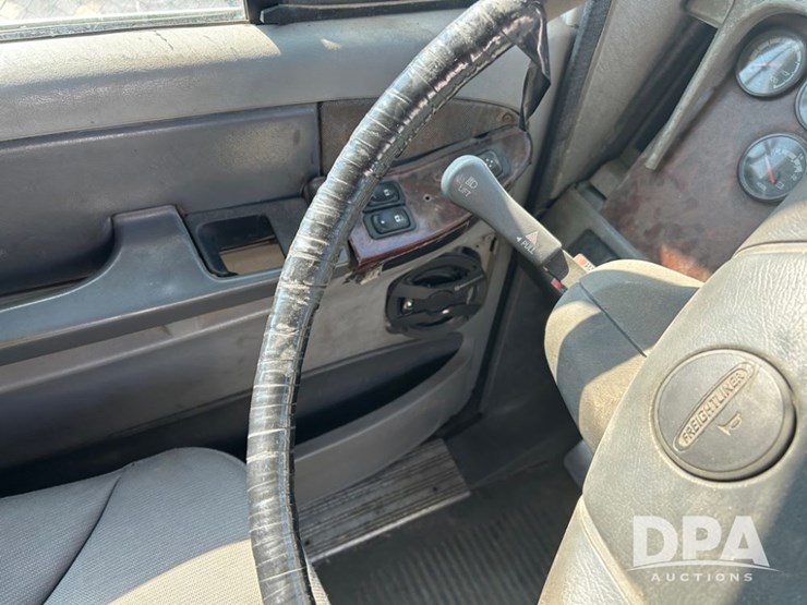 2001-freightliner-dry-tender-truck-(cp0656,-unit-28070)-image-37