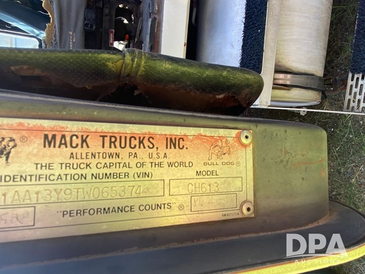 1996-mack-ch613-image-15