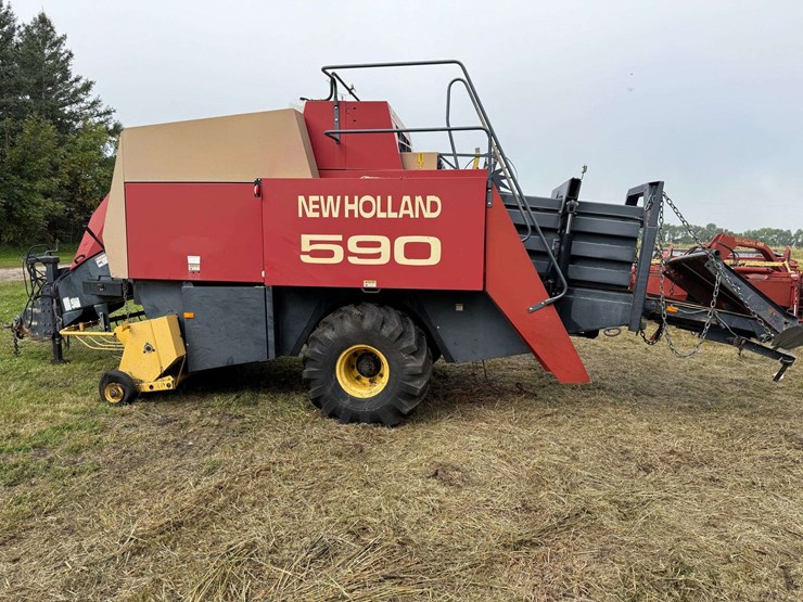 new-holland-590-image-5