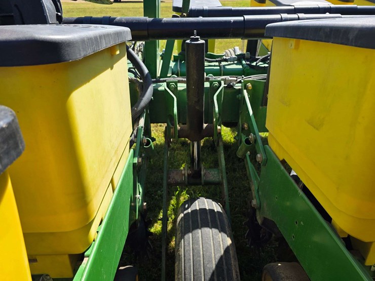 john-deere-7200-image-28