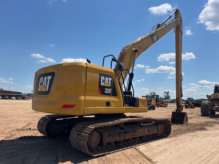 2018-caterpillar-320-image-4