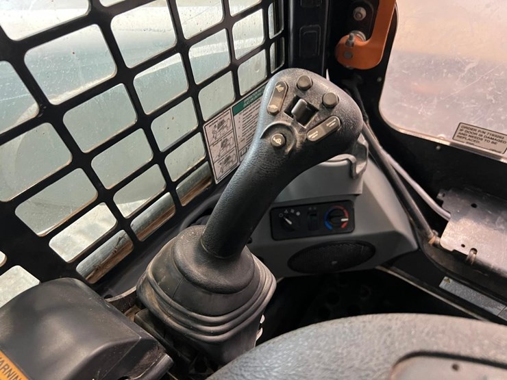 2022-bobcat-t870-image-29