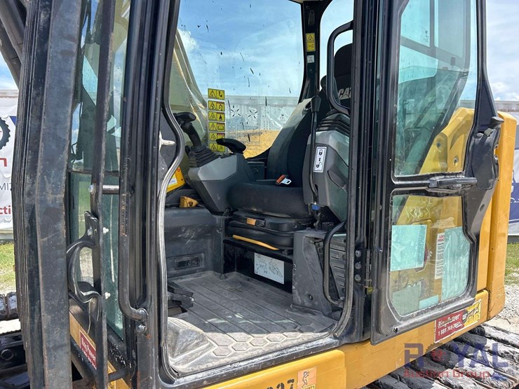 2022-caterpillar-310-image-23