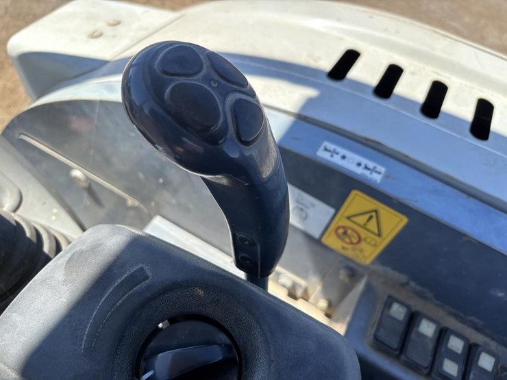 2016-takeuchi-tb230-image-32