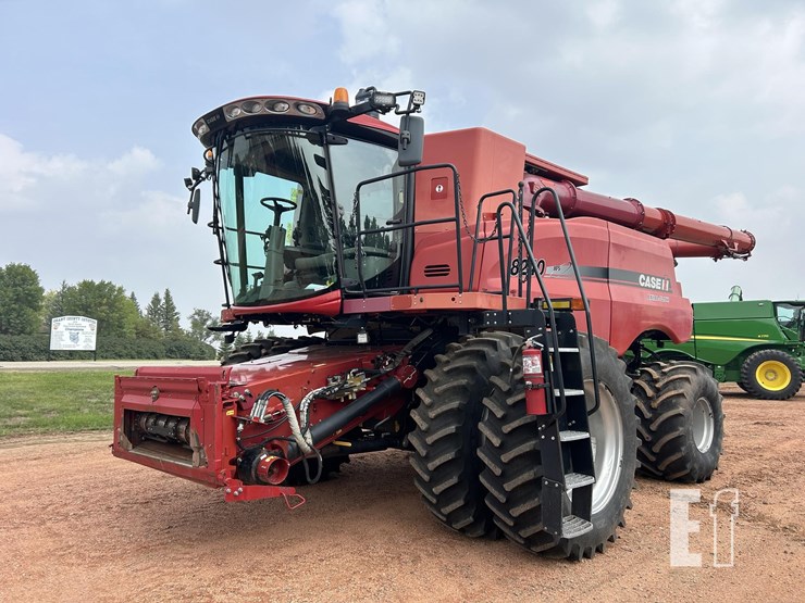 2015-case-ih-8240-image-4