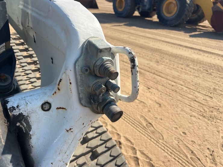 2022-bobcat-t64-image-11